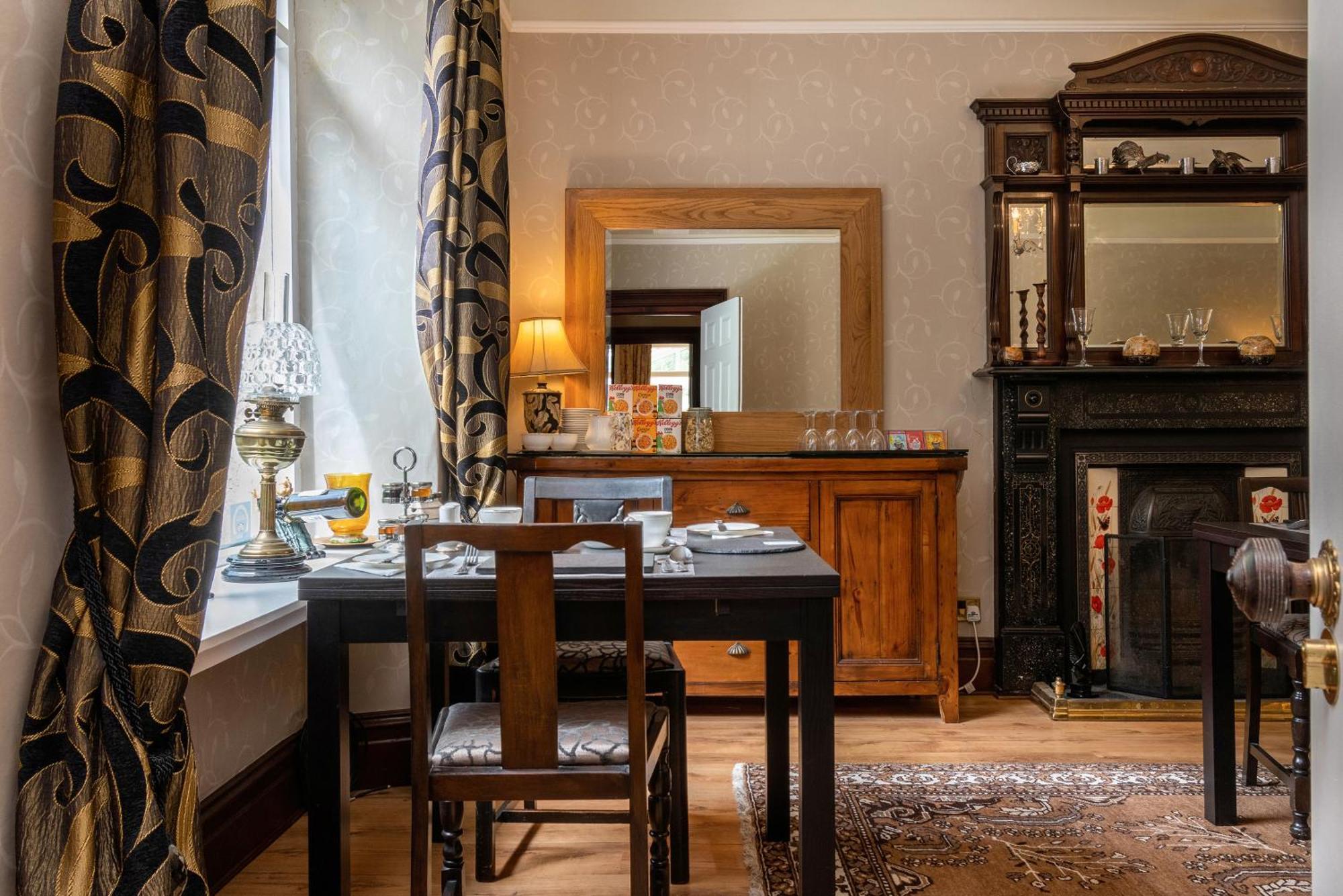 Afon Rhaiadr Country House ดอลเกซเซย์ ภายนอก รูปภาพ